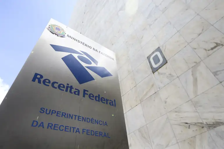 Arrecadação federal bate recorde em abril