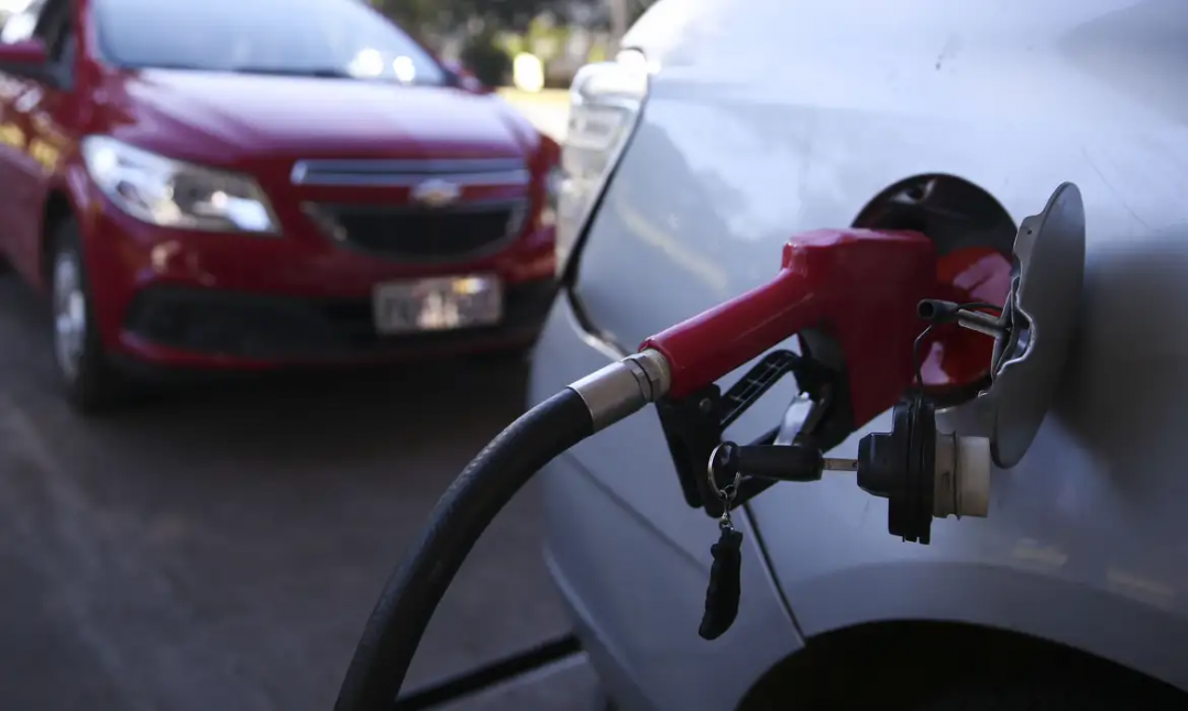 Subsídio para conter preço da gasolina será de R$ 0,44 por litro