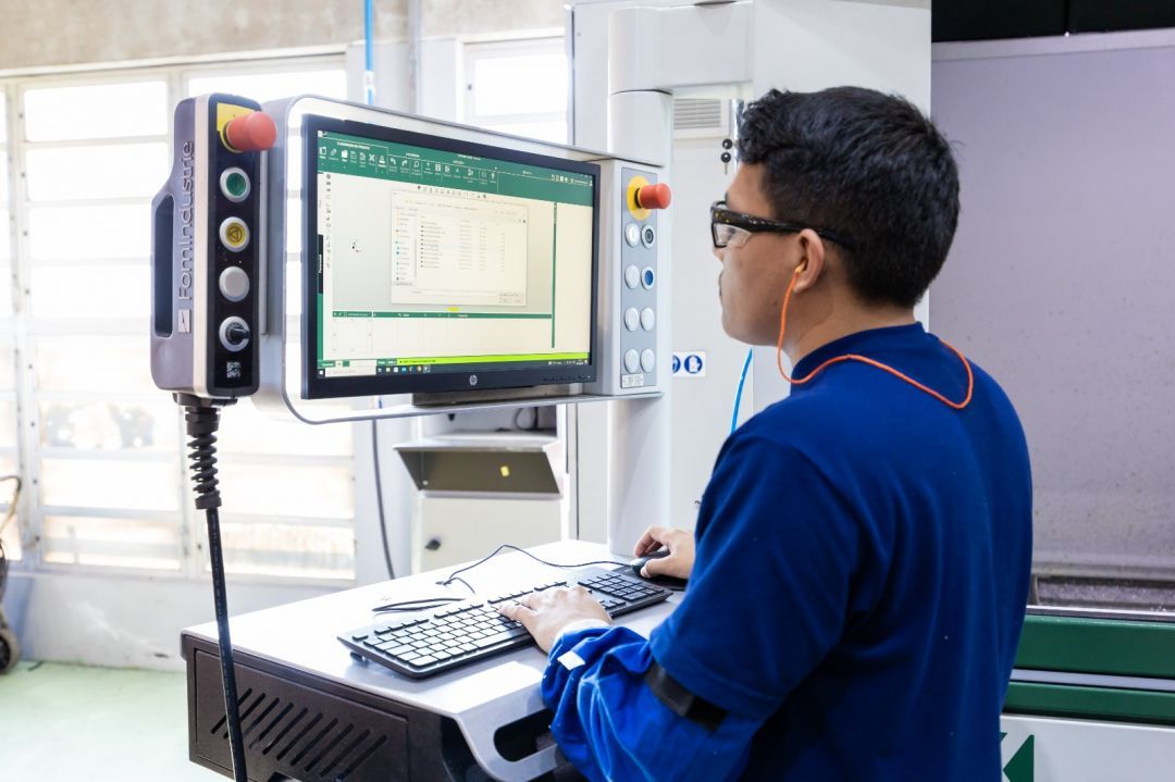 Senai e WEG desenvolvem tecnologia pioneira para máquinas CNC