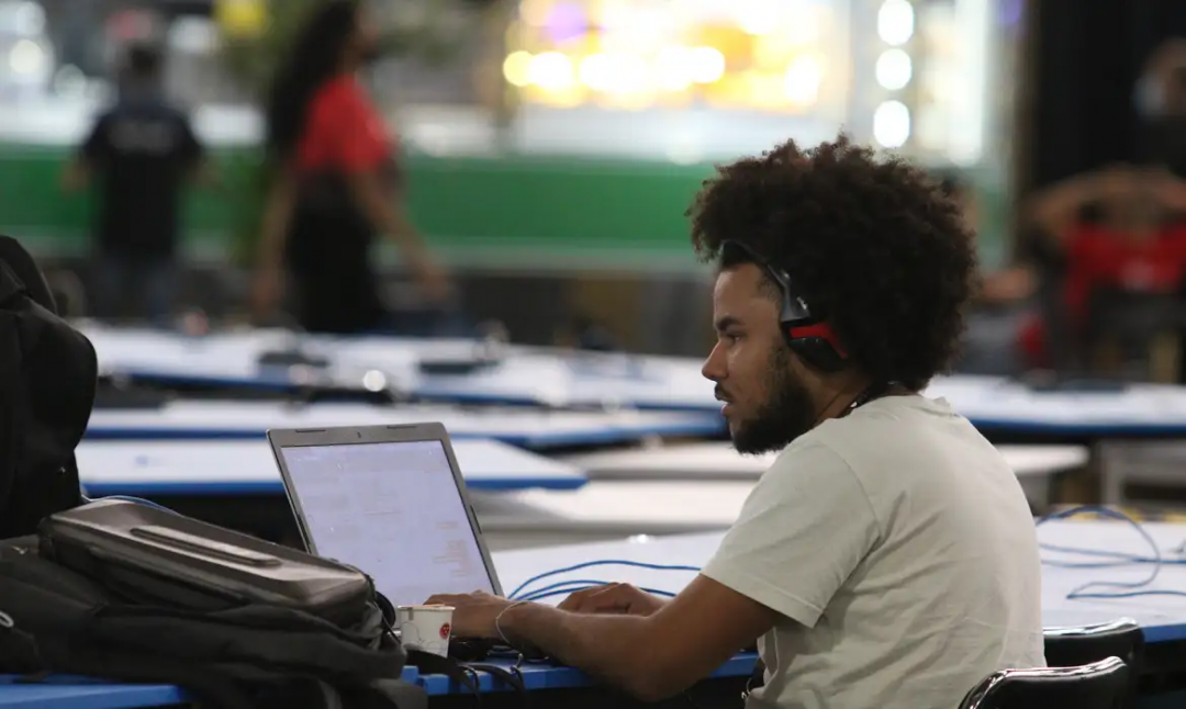 Jovens estão entre os mais apreensivos e desconfiados com a IA
