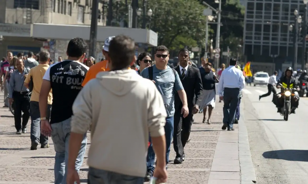 Trabalho, solidão e telas: o perfil (nem tão) feliz do Sul