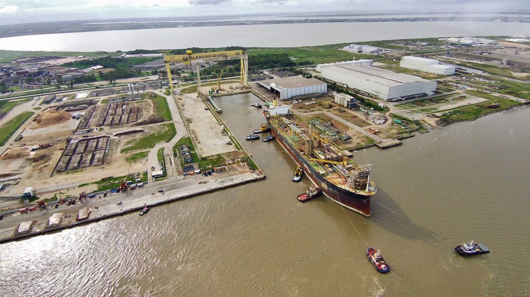 Ecovix assina contrato para a construção de quatro navios MR1 para a Transpetro