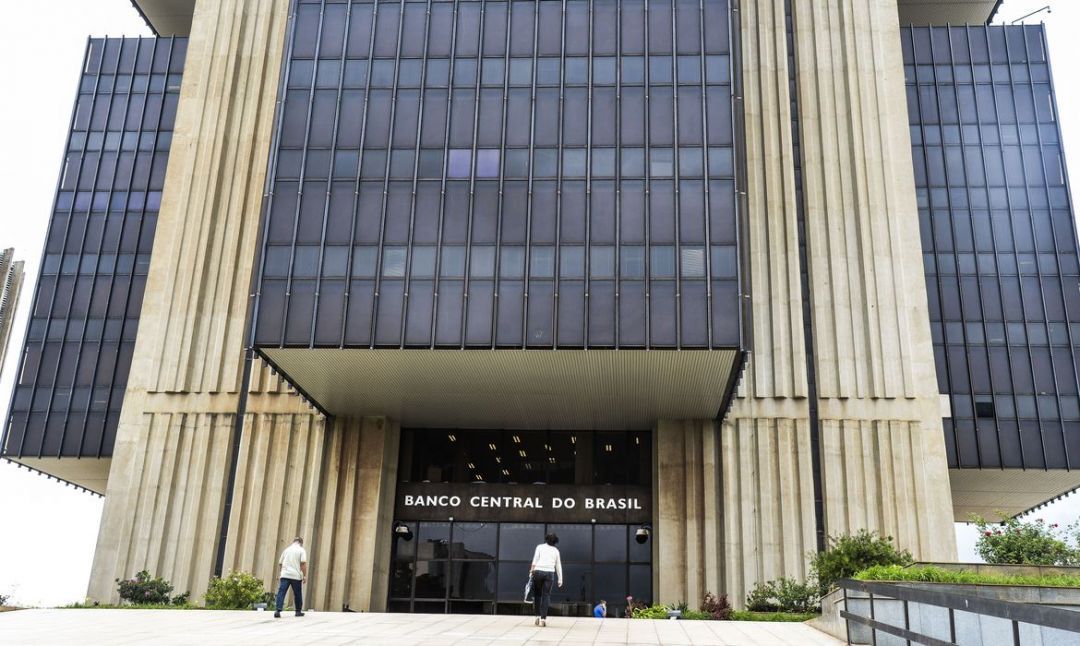 Banco Central eleva projeção do PIB para 2%