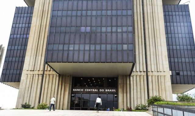 Banco Central eleva projeção do PIB para 2%