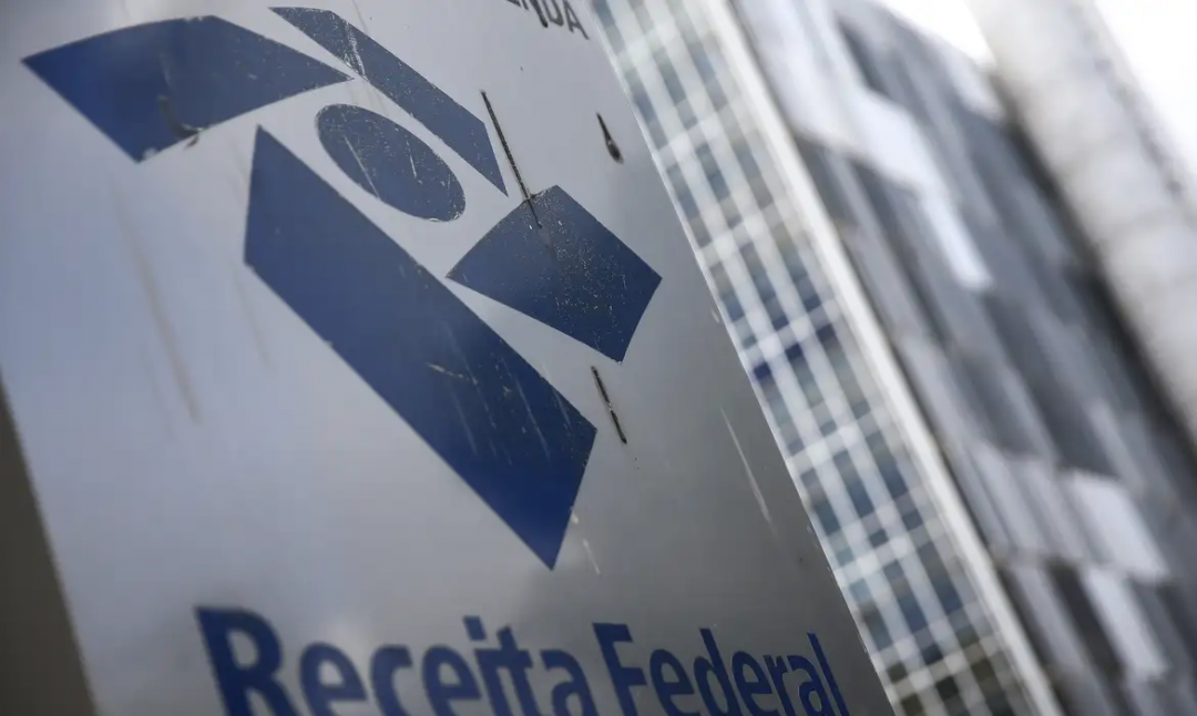 Receita paga nesta terça maior lote de restituição do IR da história