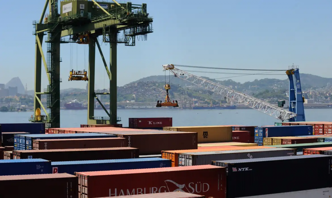 Balança comercial tem superávit de US$ 9,8 bilhões em junho