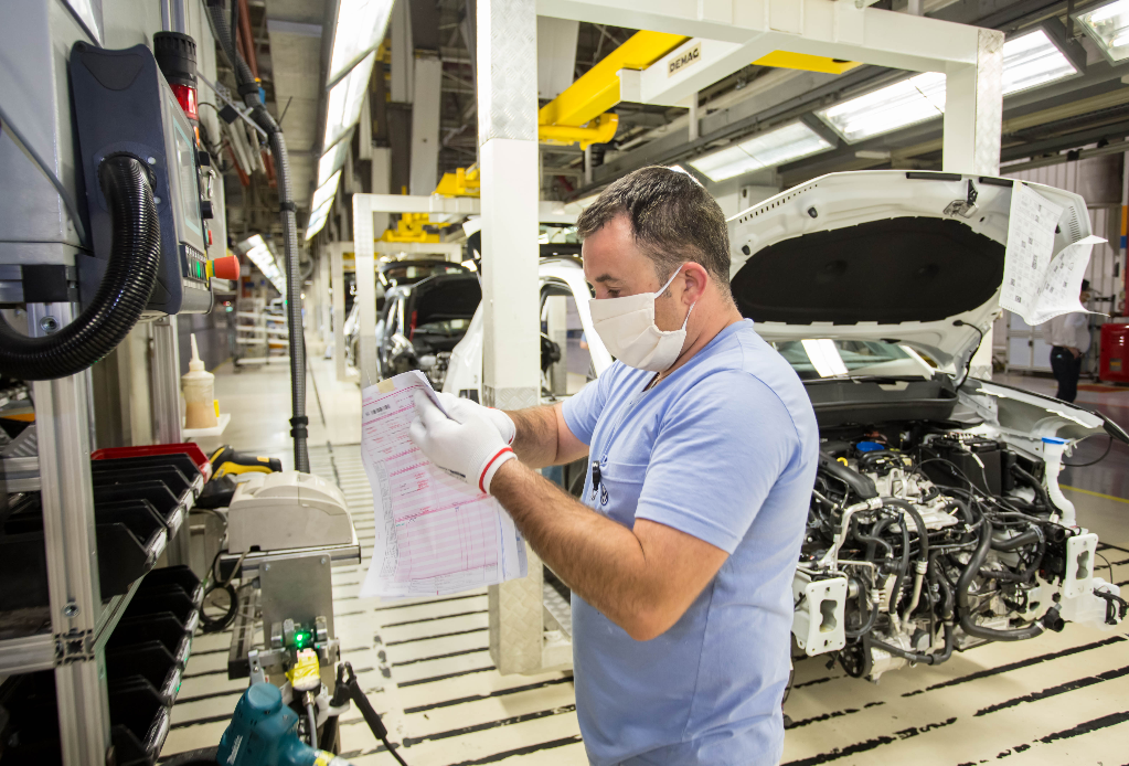 Indústria automotiva revisa para cima projeções de produção