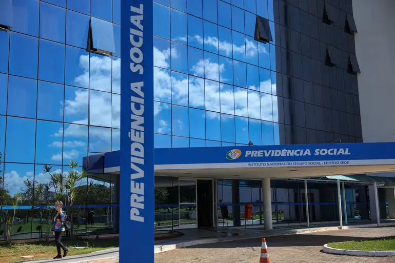 Sonegação e isenções retiram 56% das arrecadações da Previdência