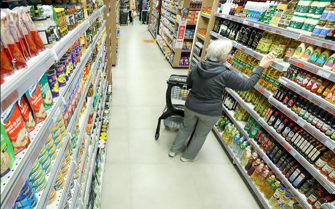 Vendas no varejo variam 0,1% em maio
