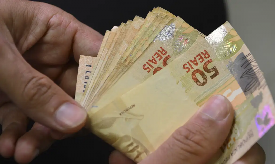 Brasil lidera redução no uso de dinheiro em espécie na América Latina