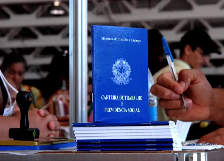 Desemprego atinge 5,4% no trimestre